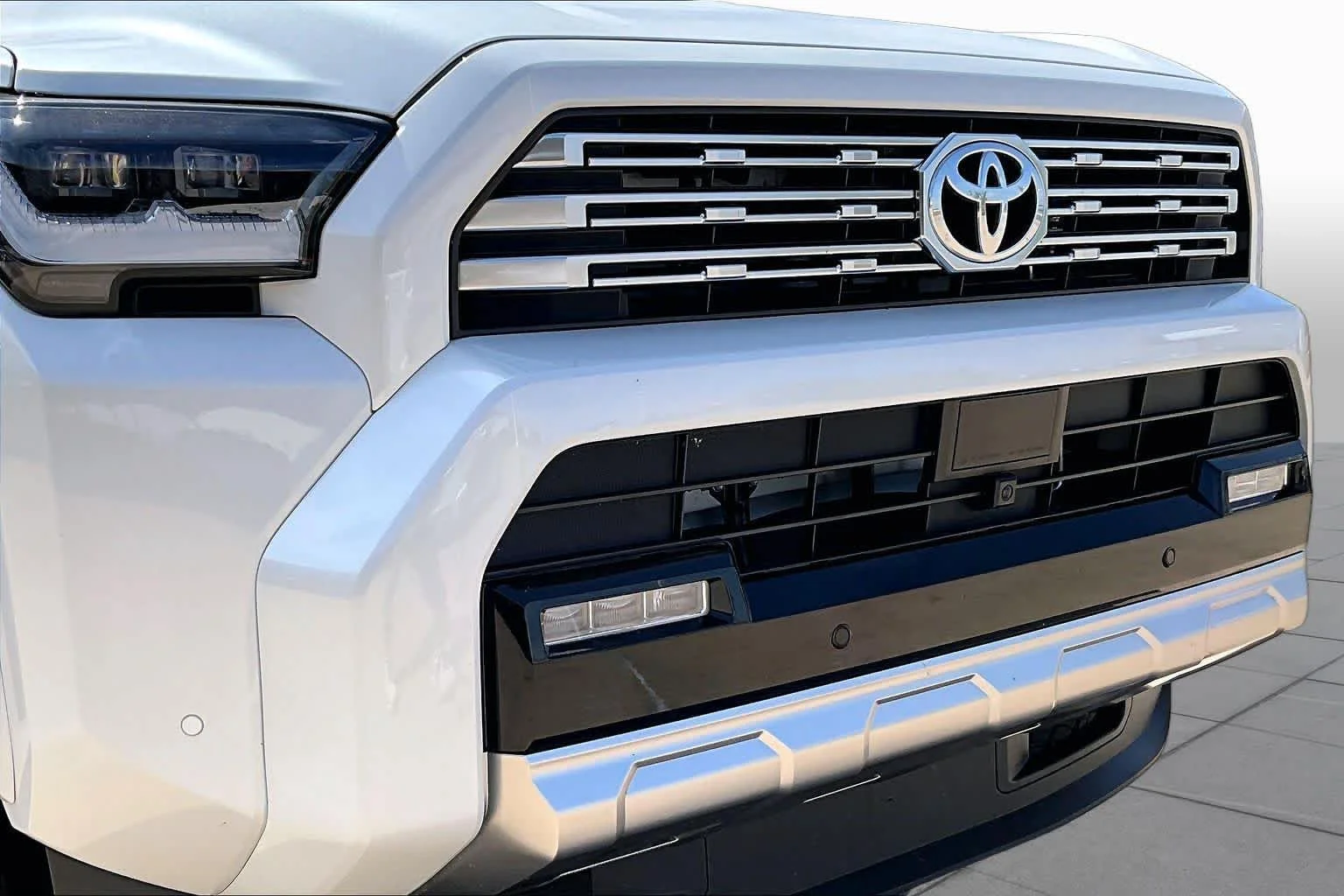 Used 2026 Wind Chill Pearl Toyota Limited image 29