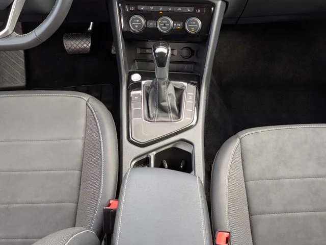 Used 2024 White Volkswagen 1.5T SE image 17