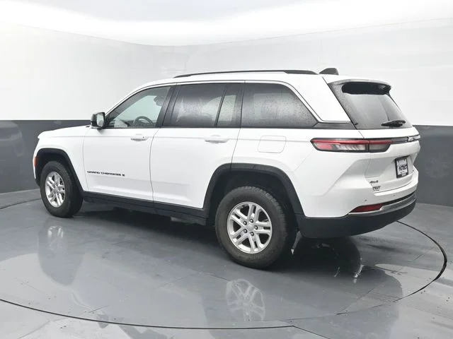 Used 2024 White Jeep Laredo image 3
