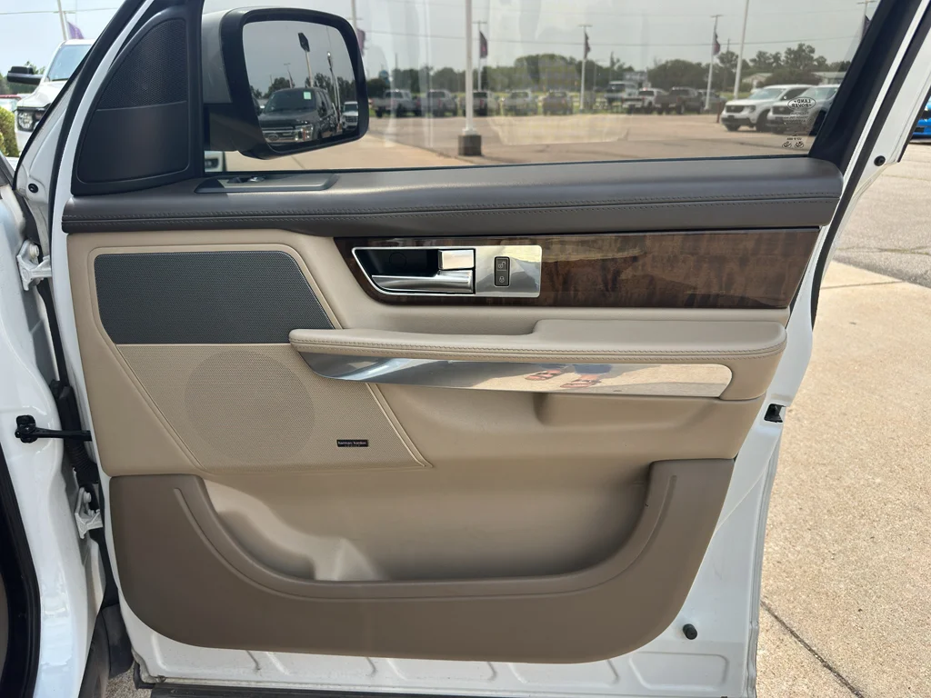 Used 2013 Fuji White Land Rover HSE LUX image 32