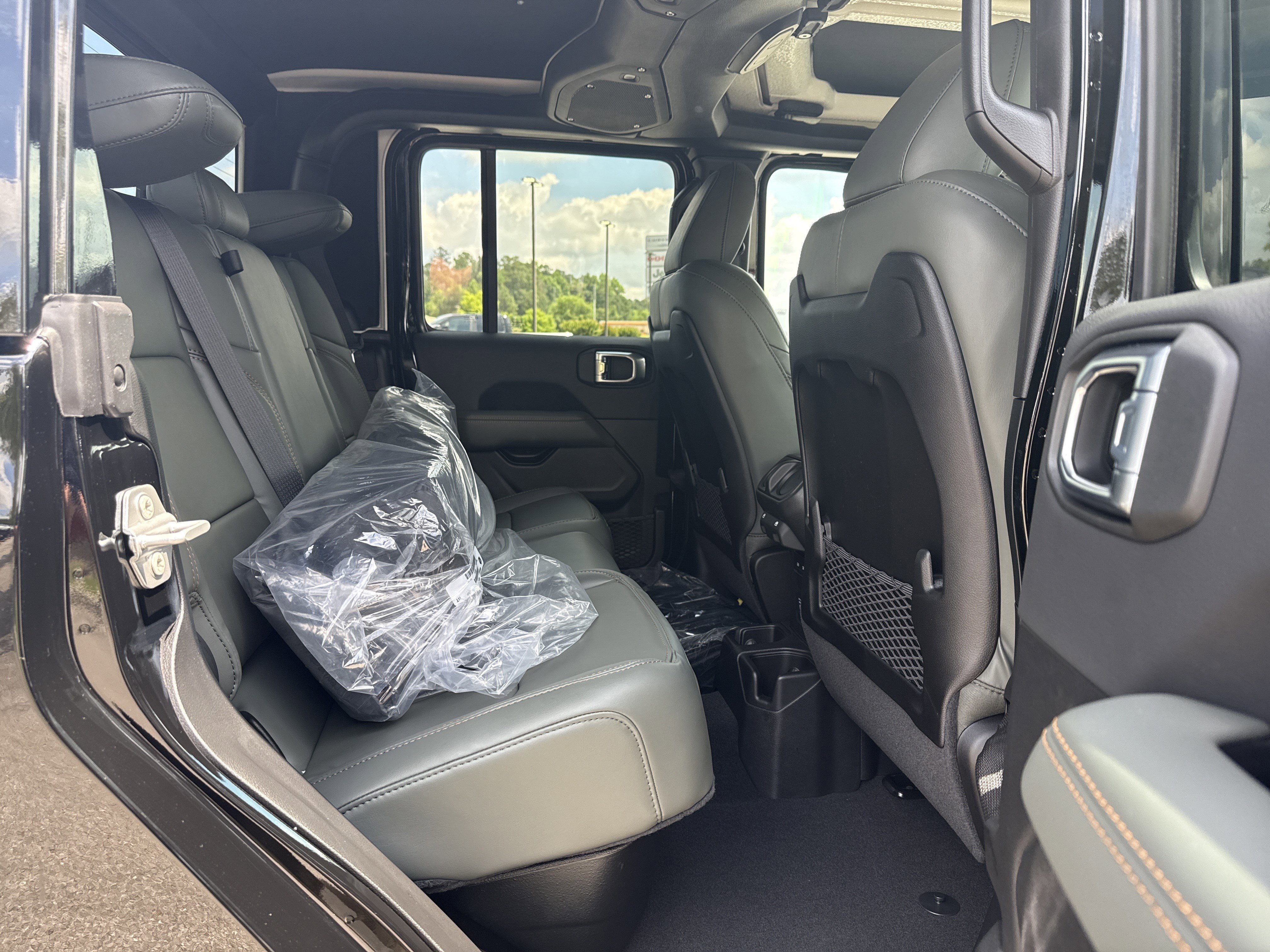 New 2026 Black Clear-Coat Exterior Paint Jeep Mojave X image 16