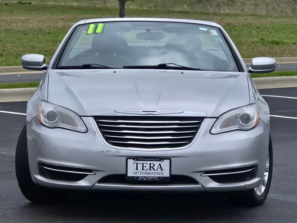 Used 2011 Chrysler 200 Touring with VIN 1C3BC2EB8BN592280 for sale in Plano, IL