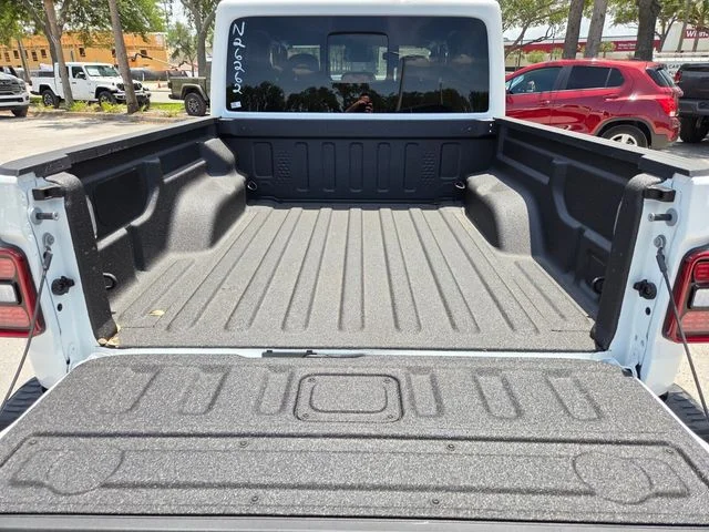 New 2026 Bright White Clear-Coat Exterior Paint Jeep Rubicon X image 9