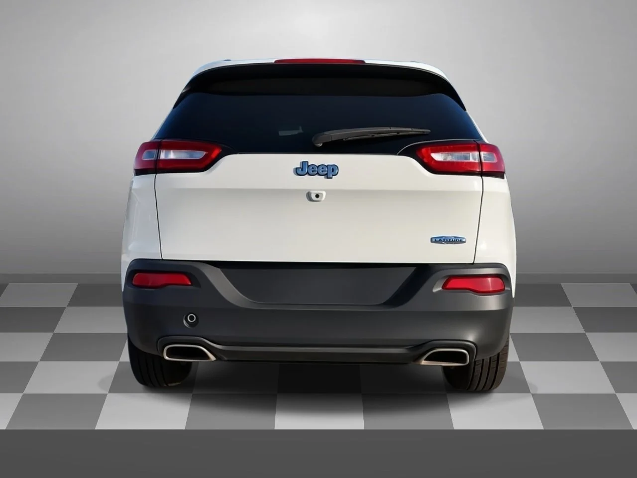 Used 2016 Bright White Jeep Latitude FWD image 4