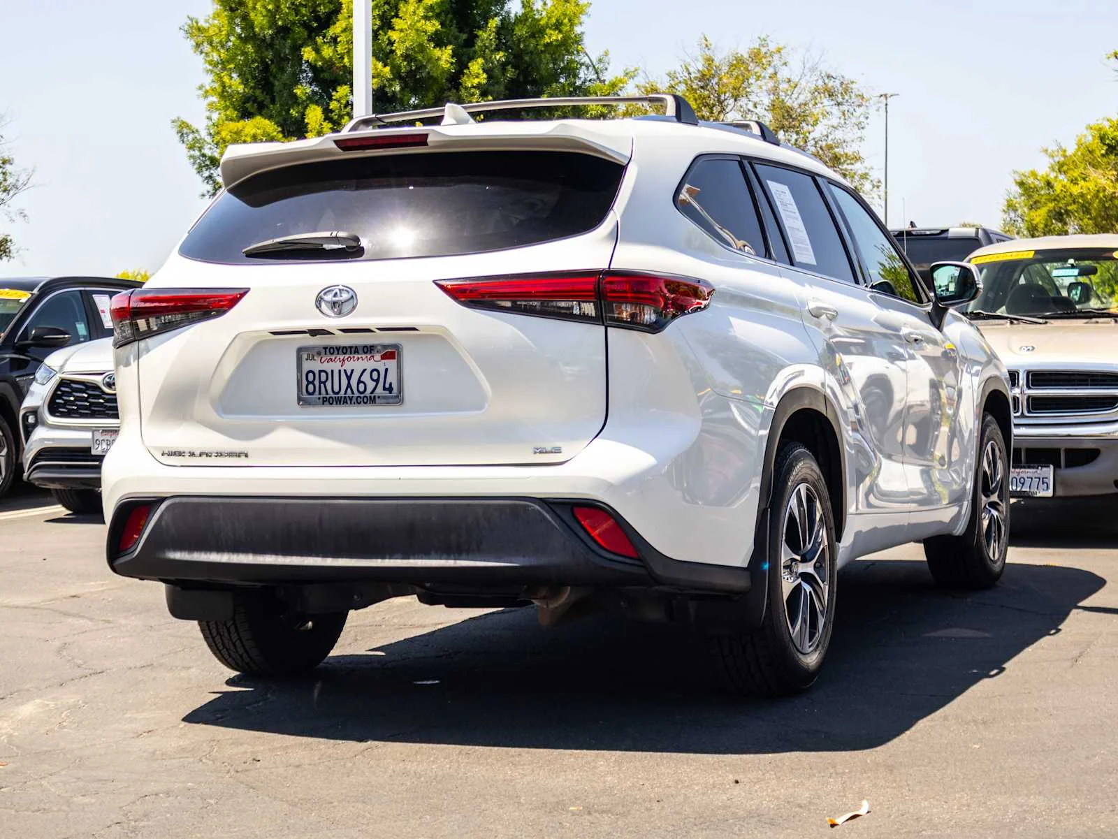 Used 2020 Blizzard Pearl Toyota XLE image 10