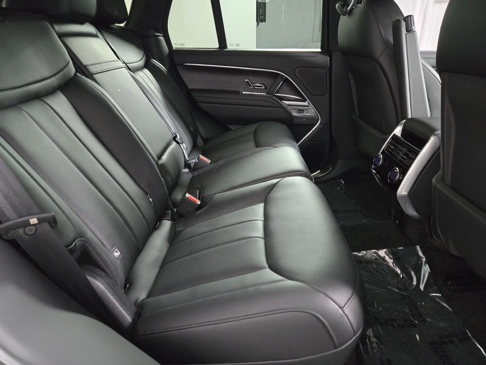 New 2026 Fuji White Land Rover SE image 18