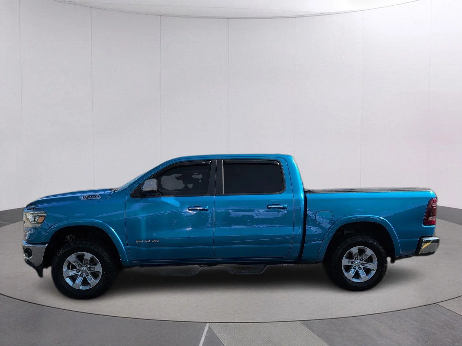 Used 2021 Hydro Blue Pearlcoat Ram Laramie image 2