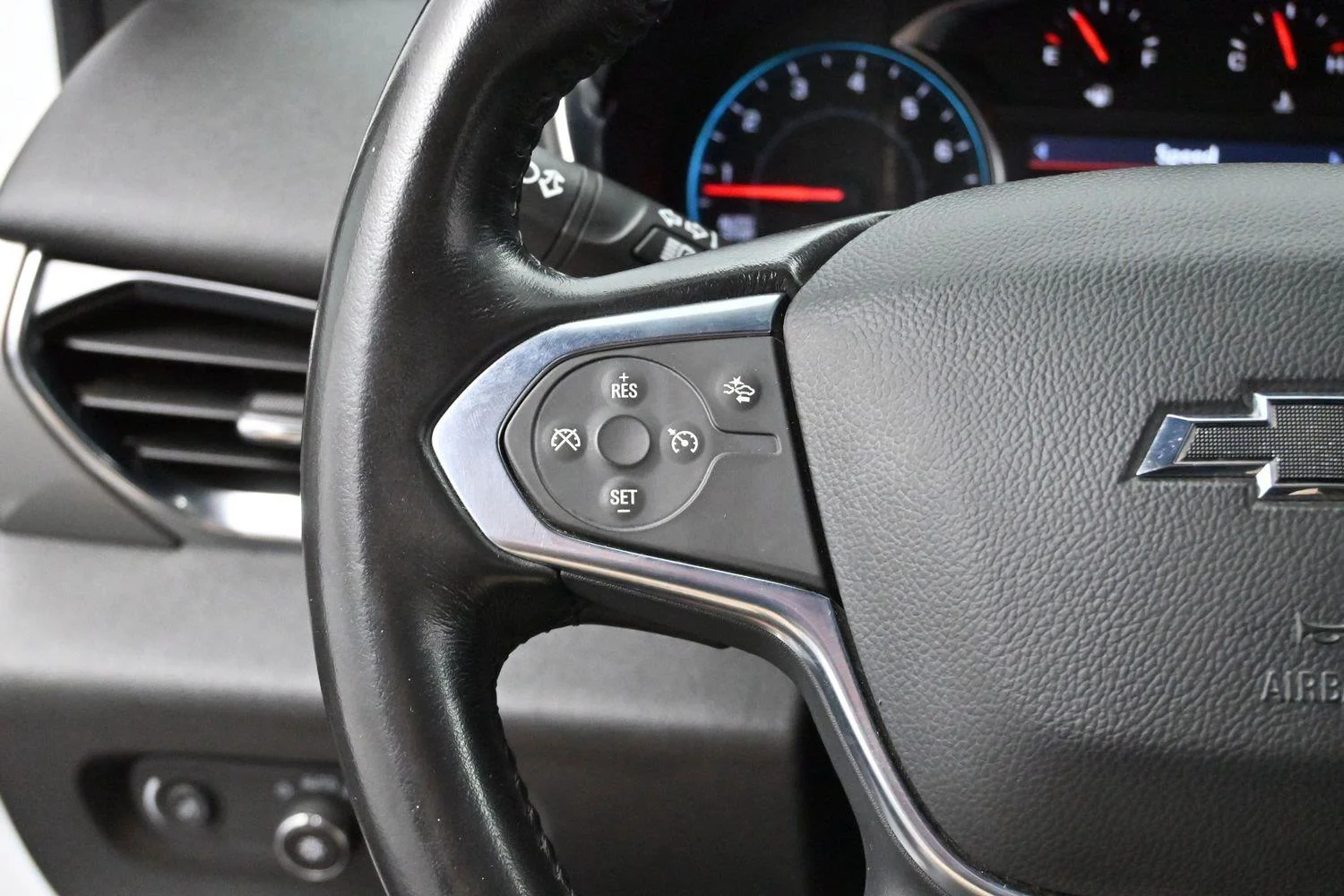 Used 2022 Summit White Chevrolet LT Cloth image 17