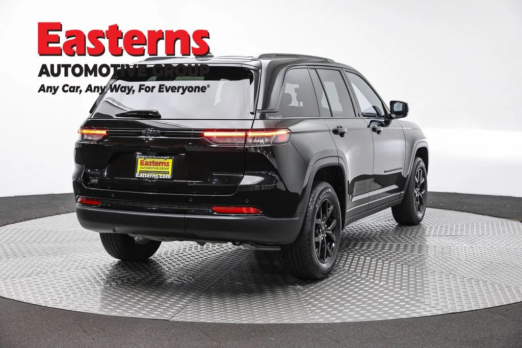 Used 2025 Black Jeep Altitude image 5