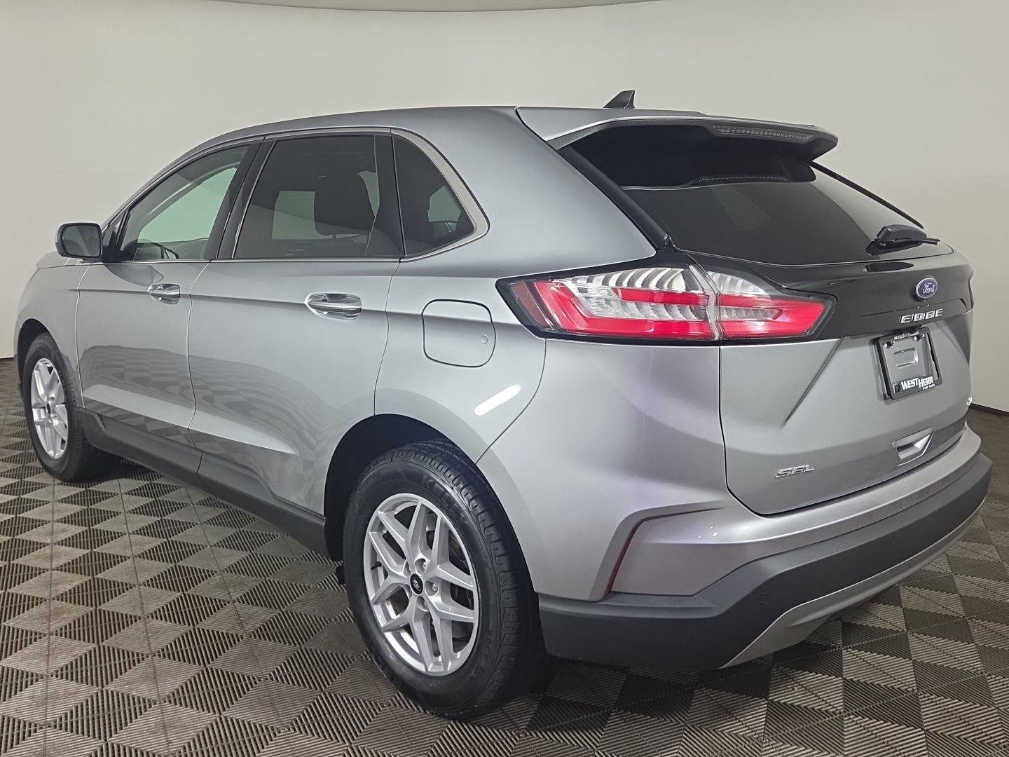 Used 2024 Iconic Silver Ford SEL image 30