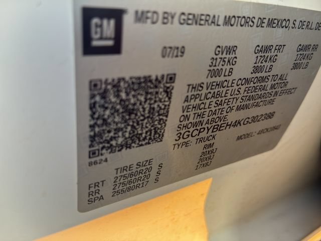 Used 2019 SUMMIT WHITE Chevrolet Custom image 14