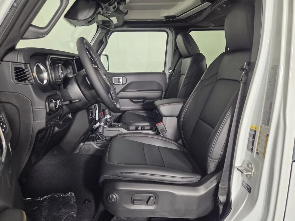 New 2026 Bright White Clear-Coat Exterior Paint Jeep Sahara image 9