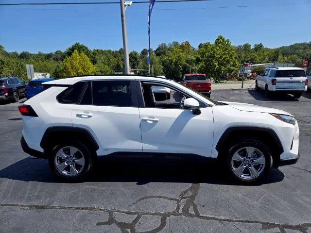 Used 2025 Ice Toyota XLE image 9