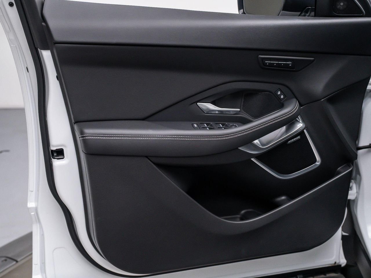 2024 Jaguar E-Pace R-DYNAMIC SE - Photo 24