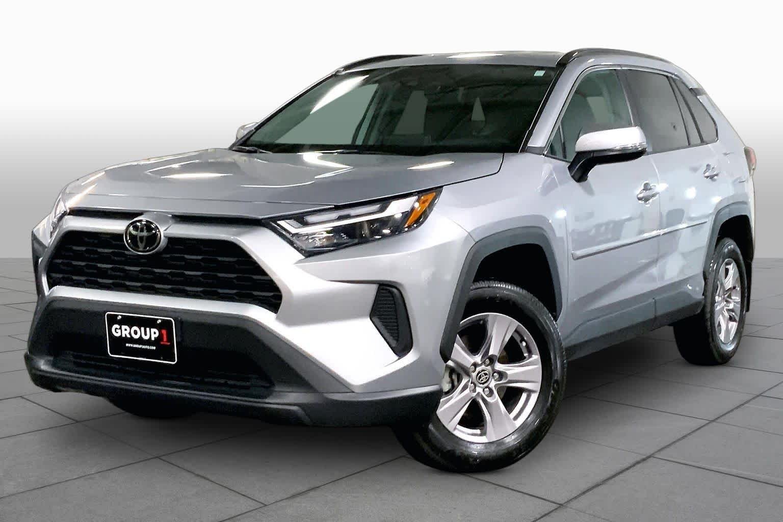2025 Toyota RAV4 XLE - Photo 2