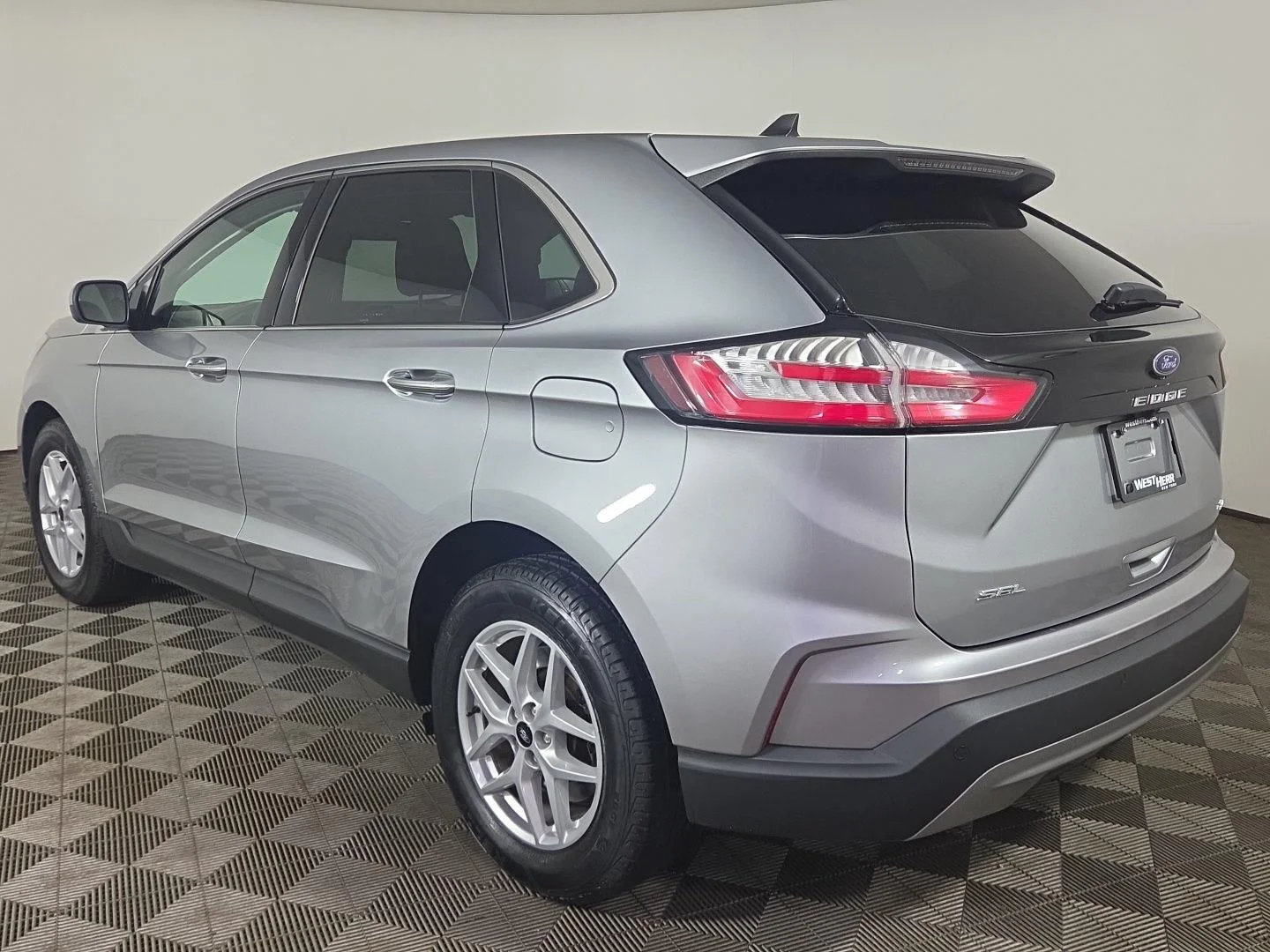 Used 2024 Iconic Silver Ford SEL image 30