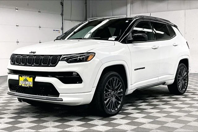 Used 2023 Bright White Clearcoat Jeep Limited image 12