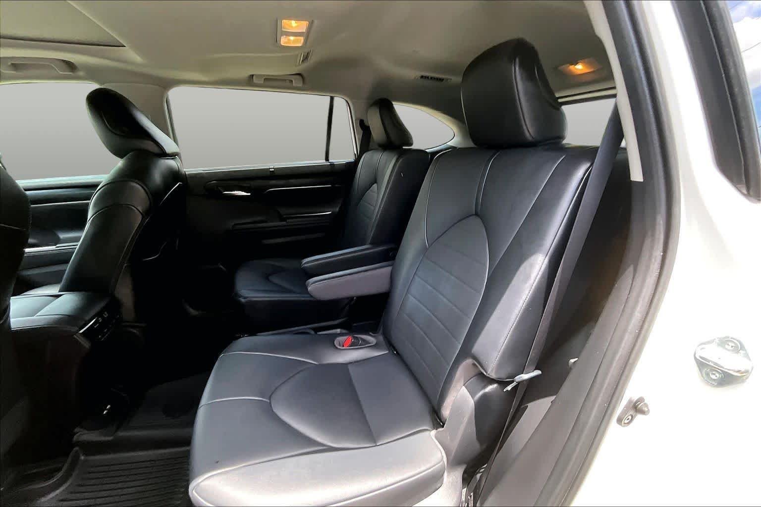 Used 2021 Blizzard Pearl Toyota XLE image 21