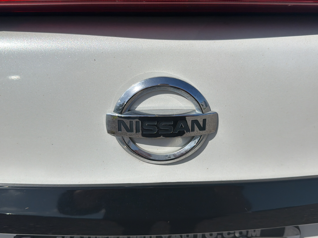 Used 2018 White Nissan SR image 19