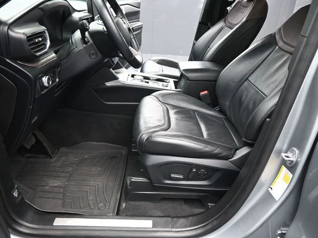 Used 2023 Silver Ford Platinum image 31