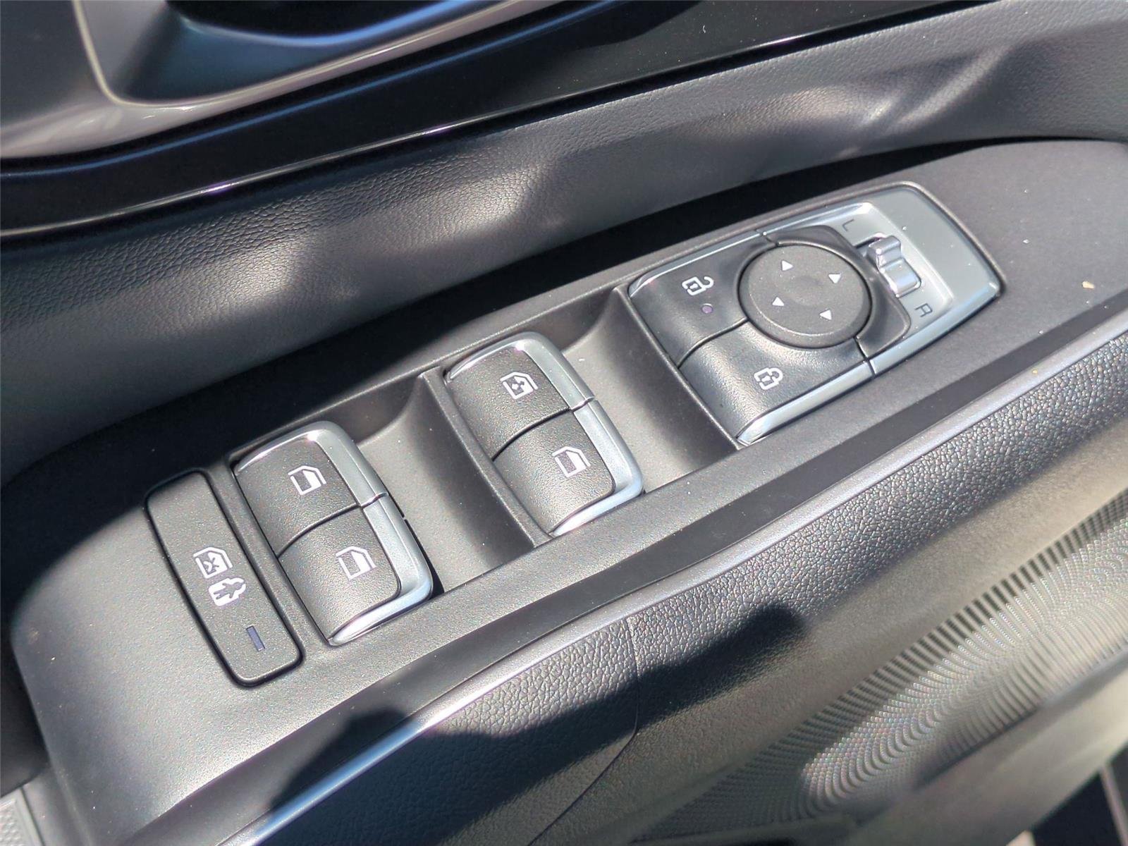 New 2026 Ivory Silver Kia S image 16
