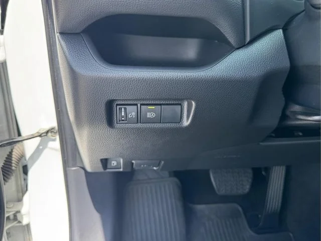 Used 2023 White Toyota LE image 18