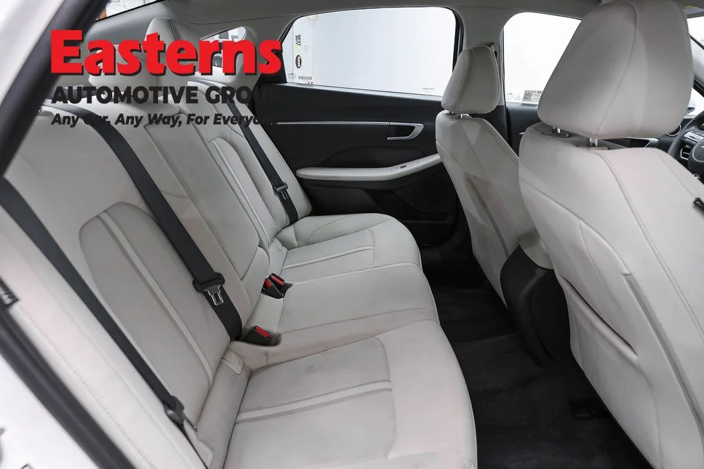 Used 2025 White Hyundai SEL image 24