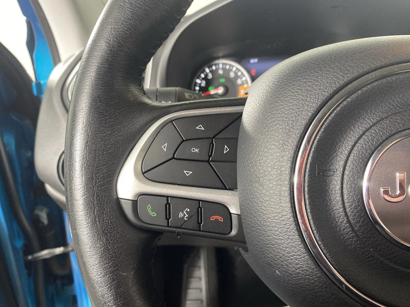 Used 2021 Bikini Metallic Clearcoat Jeep Latitude image 16