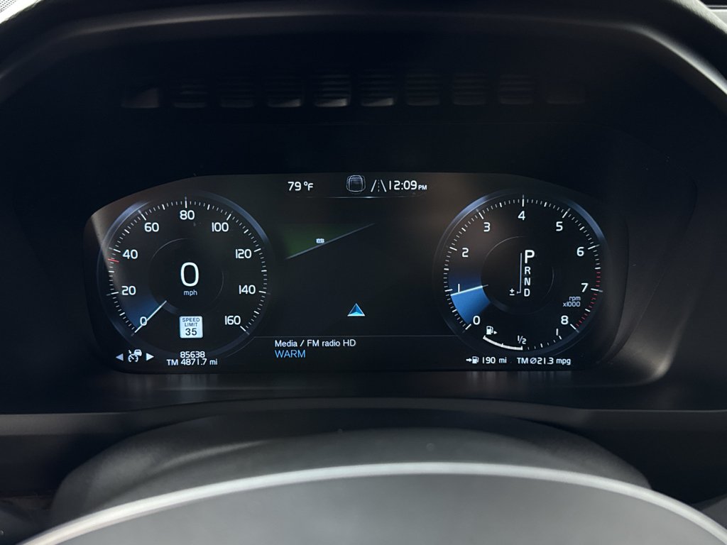Used 2019 Onyx Black Metallic Volvo Momentum image 5