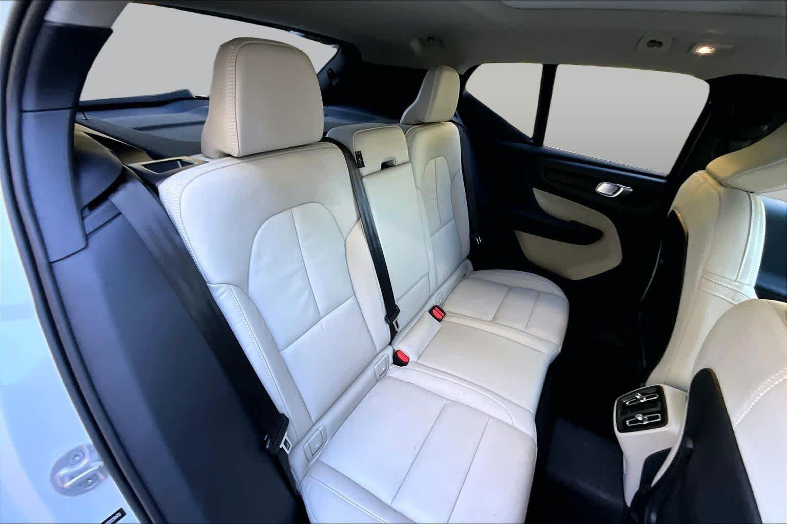 Used 2024 Crystal White Metallic Volvo Plus Bright Theme image 19
