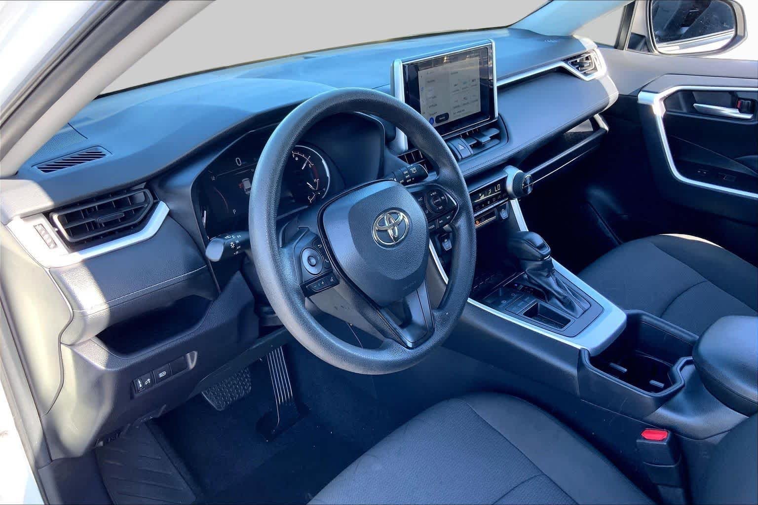 Used 2025 Ice Cap Toyota XLE image 17