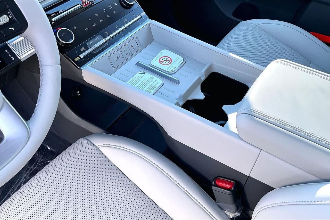 New 2026 Shimmering Silver Hyundai SEL image 7
