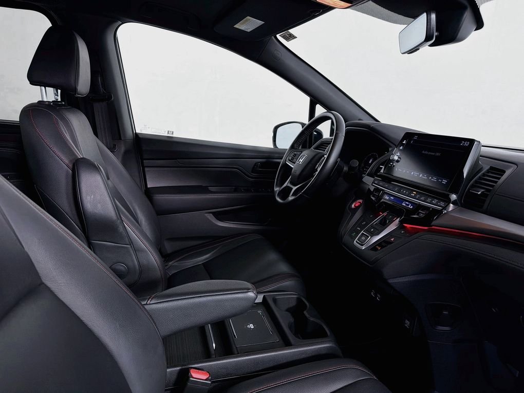 Used 2025  Honda Sport-L image 35