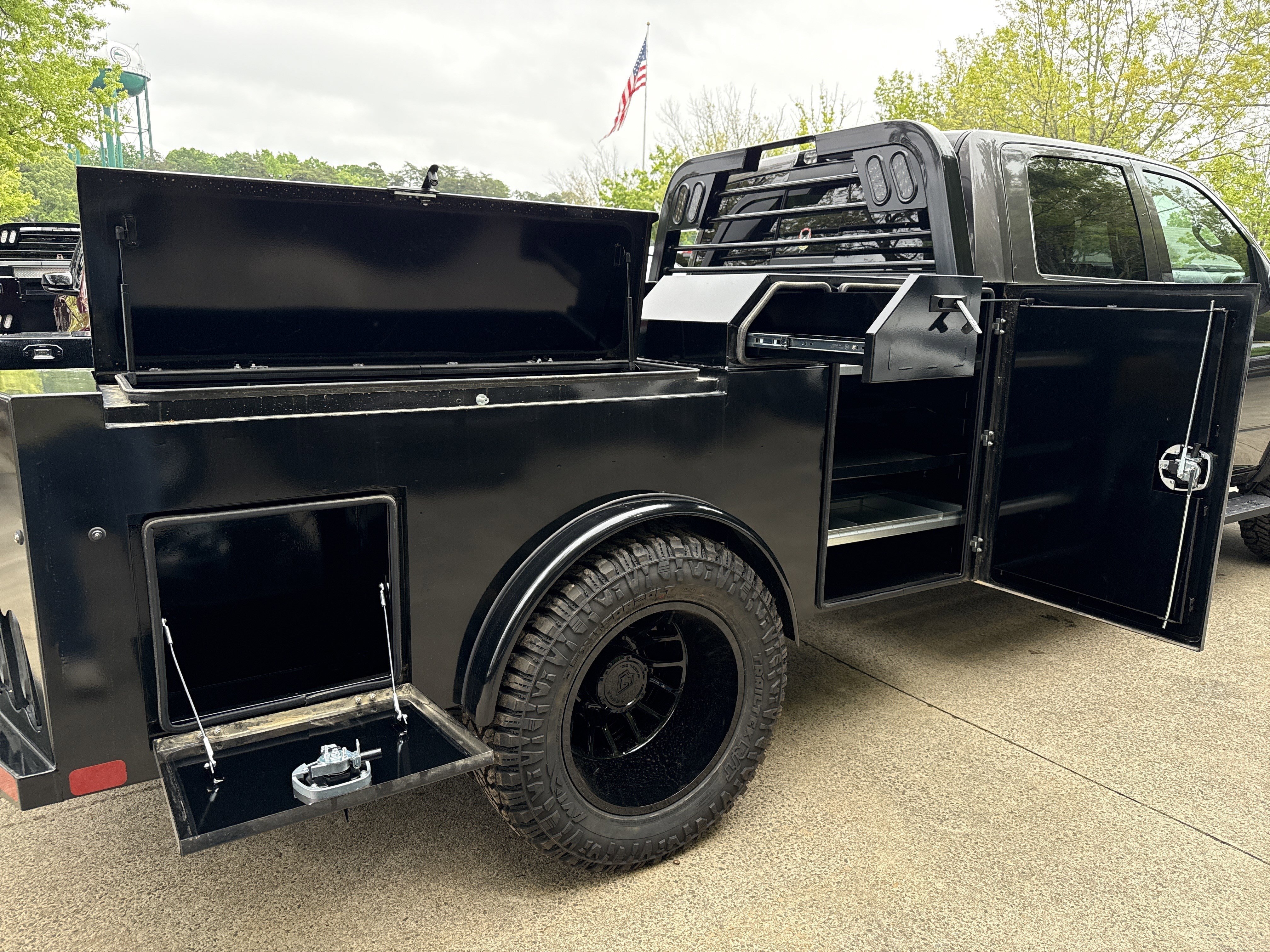 New 2026 Granite Crystal Metallic Clearcoat RAM Tradesman image 20