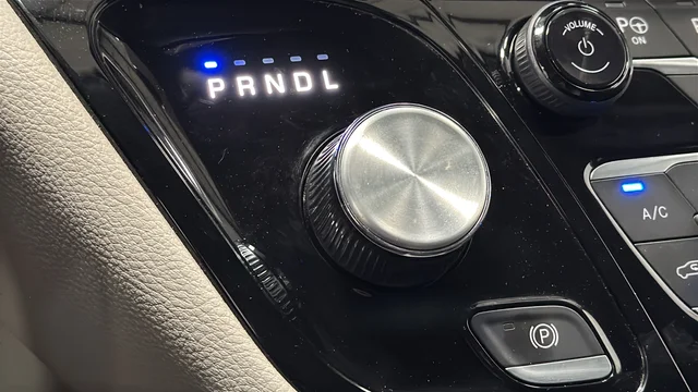 Used 2023 Brilliant Black Crystal Pearlcoat Chrysler Touring L image 18
