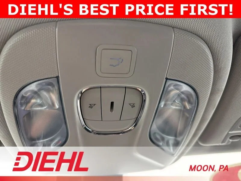 Used 2022 White Jeep Latitude image 34