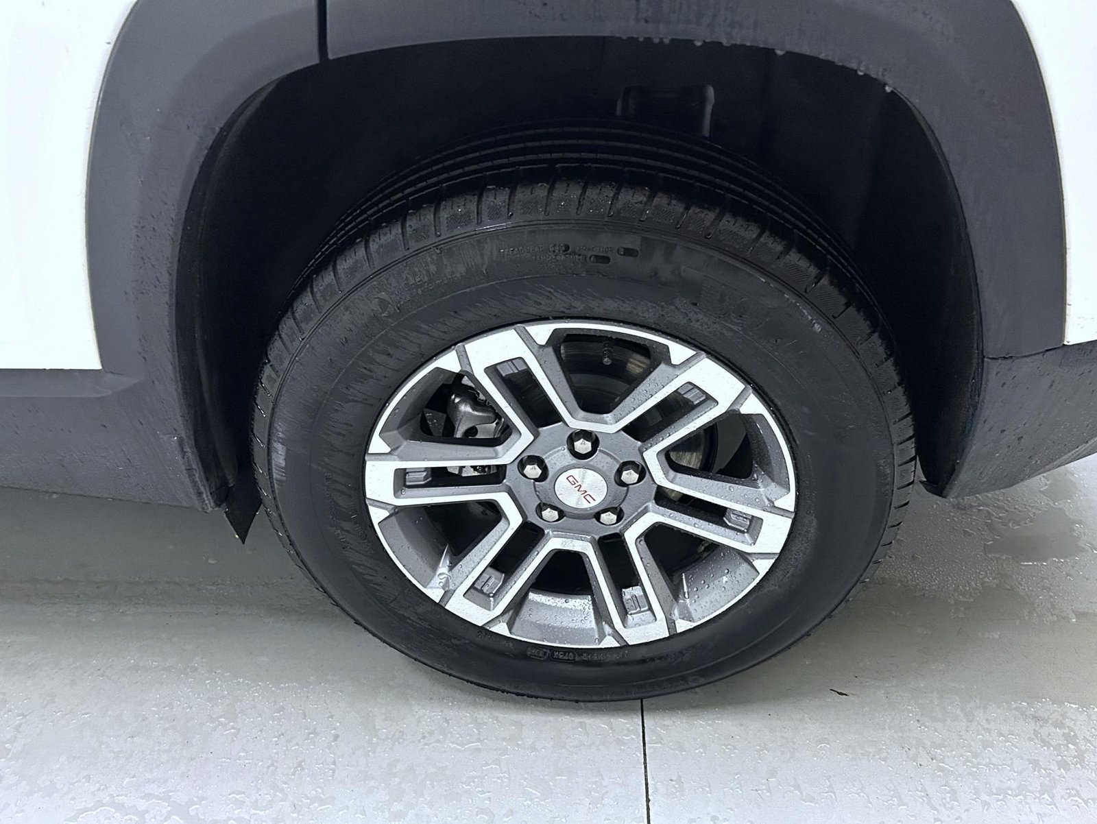 Used 2026 Summit White GMC Elevation image 22