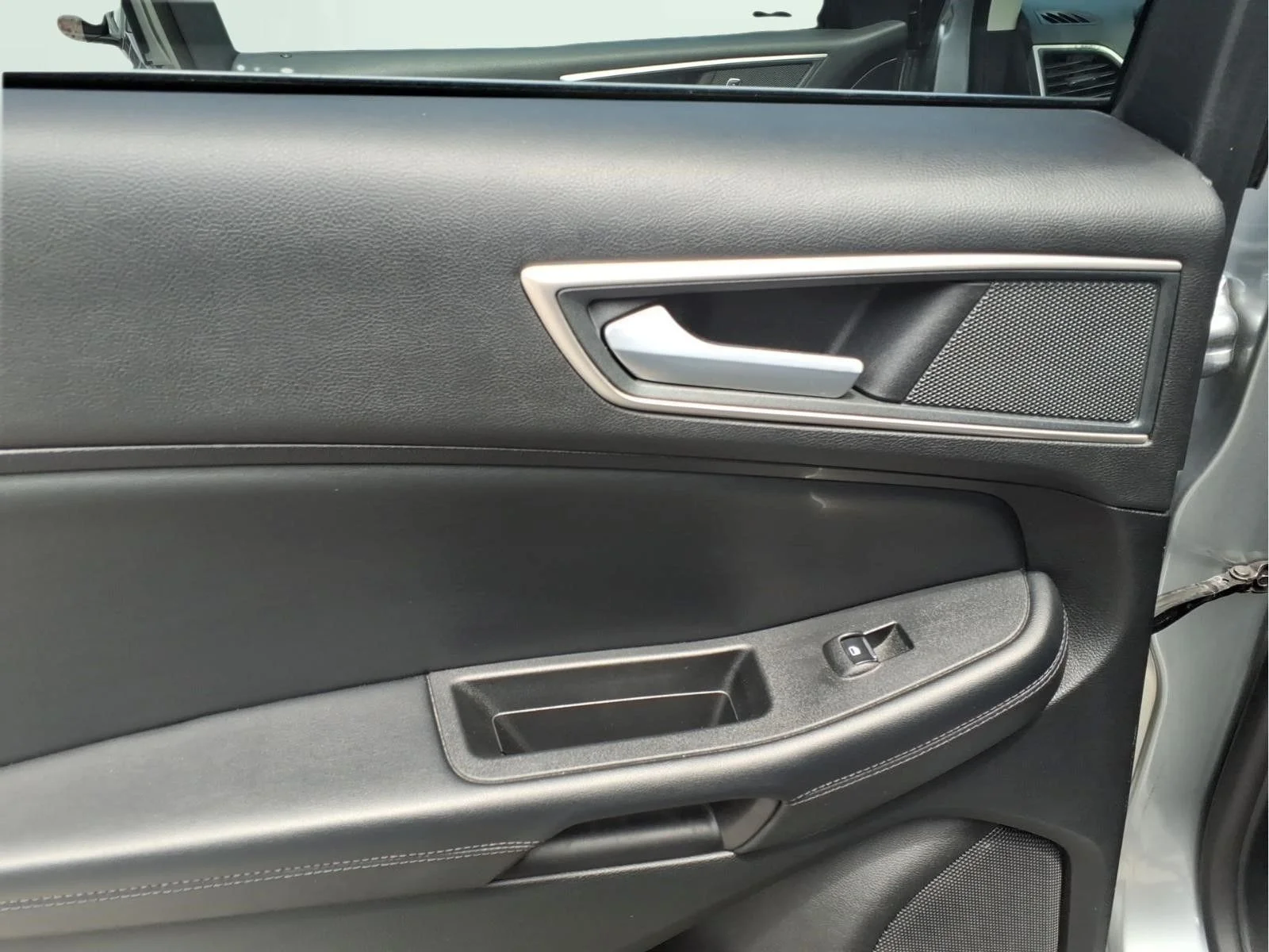Used 2024 Silver Ford SEL image 8