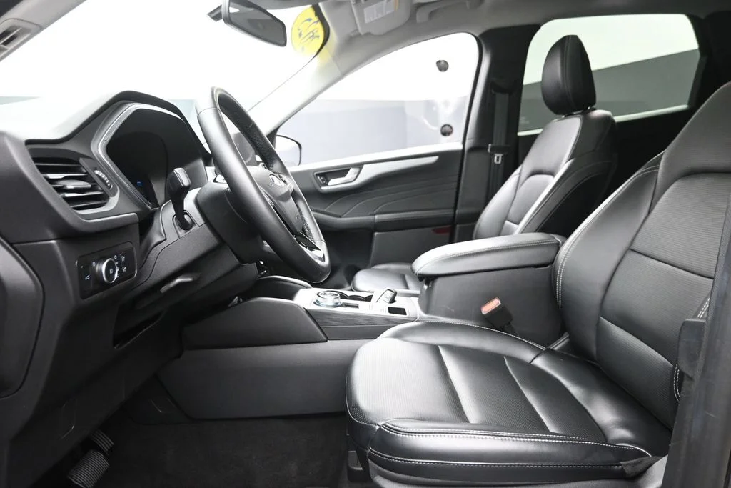 Used 2025 Black Ford Platinum image 17