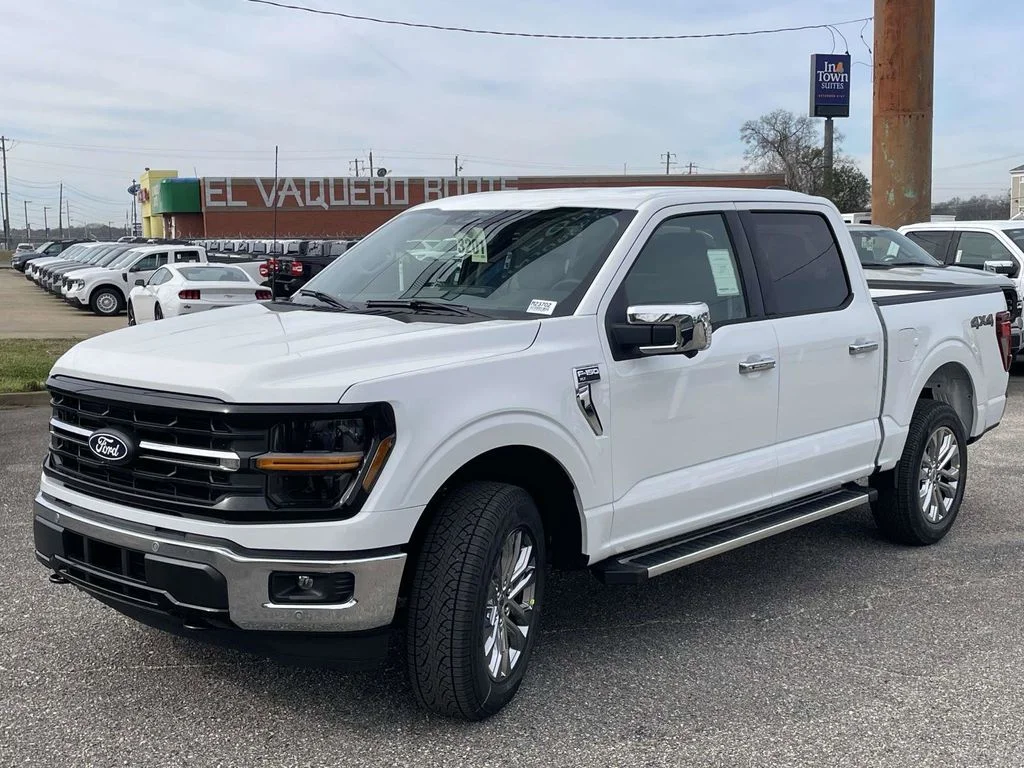 New 2026 Oxford White Ford XLT image 7