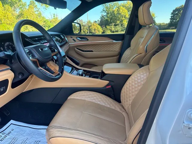 Used 2025 White Jeep Summit image 18