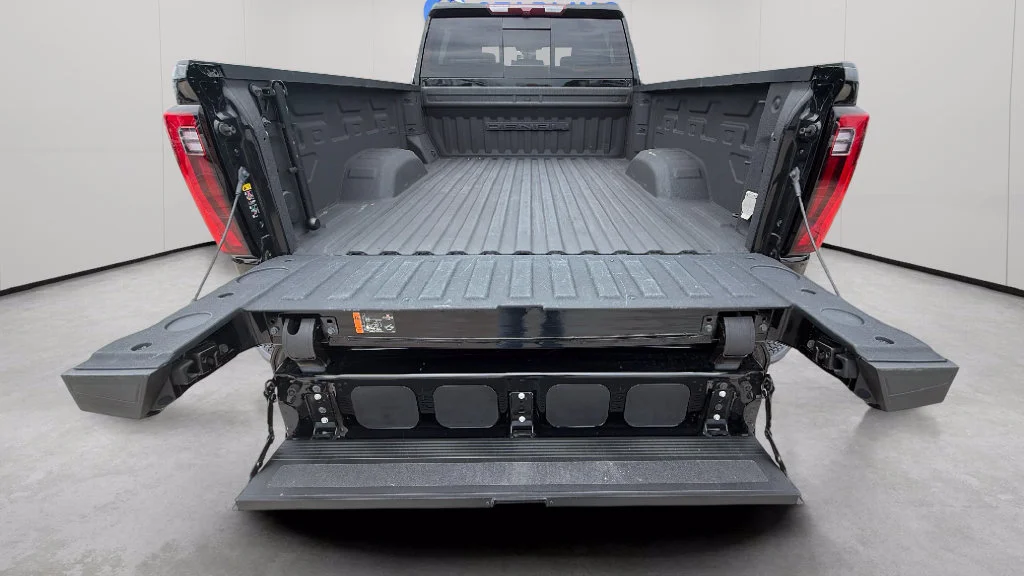 Used 2024 Onyx Black GMC Denali image 31