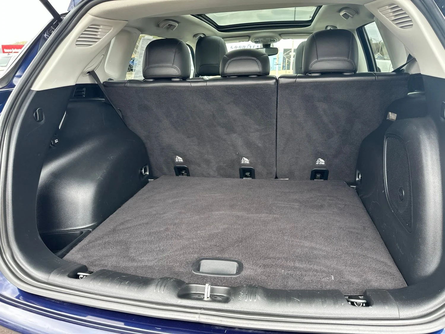 Used 2021 Blue Jeep Latitude image 23