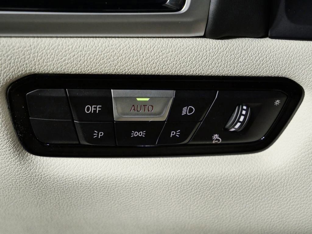 Used 2026 Black Sapphire Metallic BMW 840i image 37
