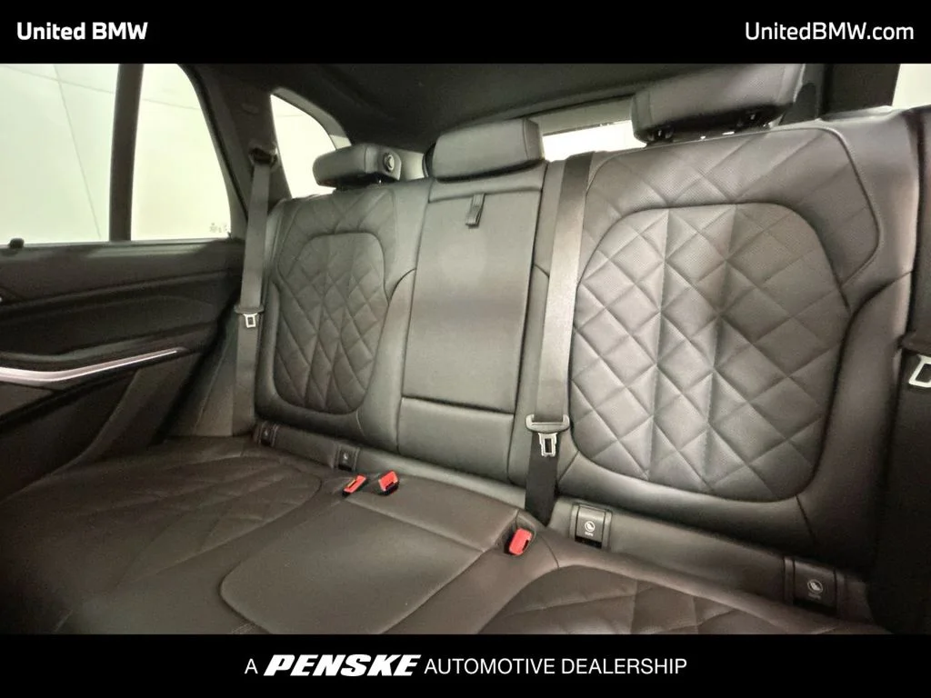 Used 2026 Alpine White BMW sDrive40i image 21