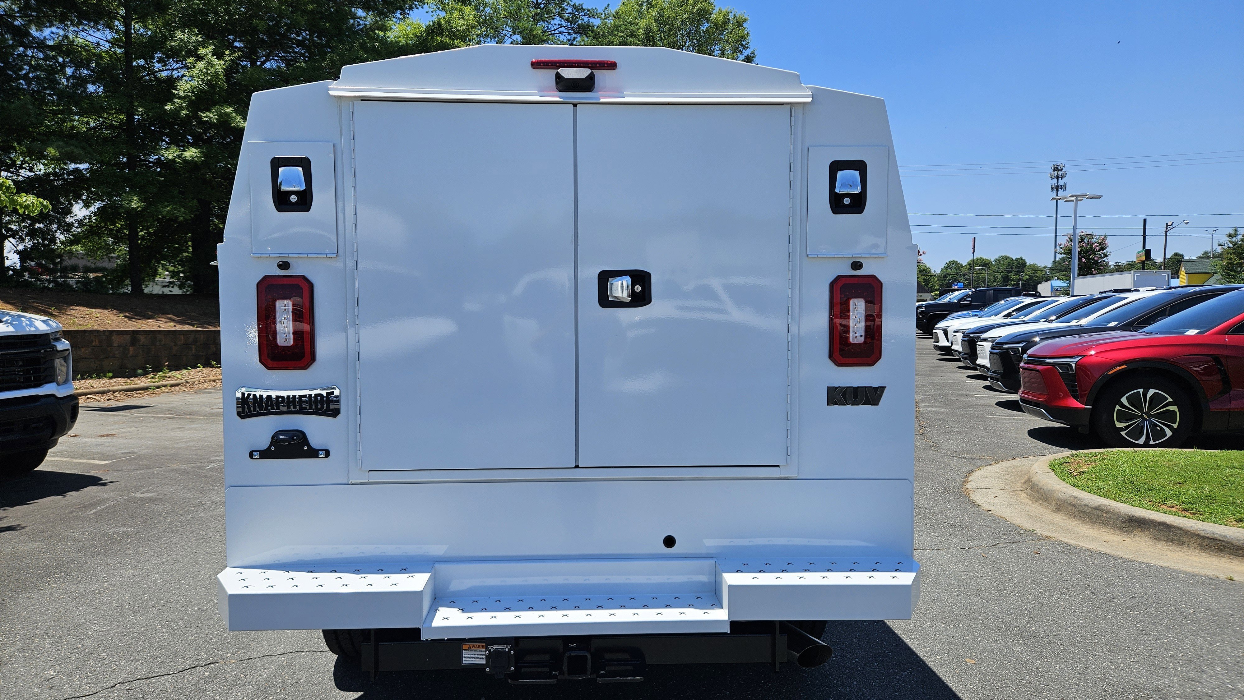 New 2025 Summit White Chevrolet WT image 4