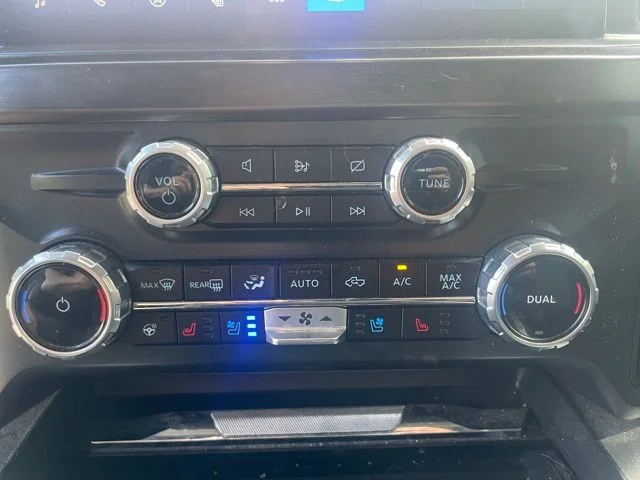 Used 2023 White Ford Lariat image 18