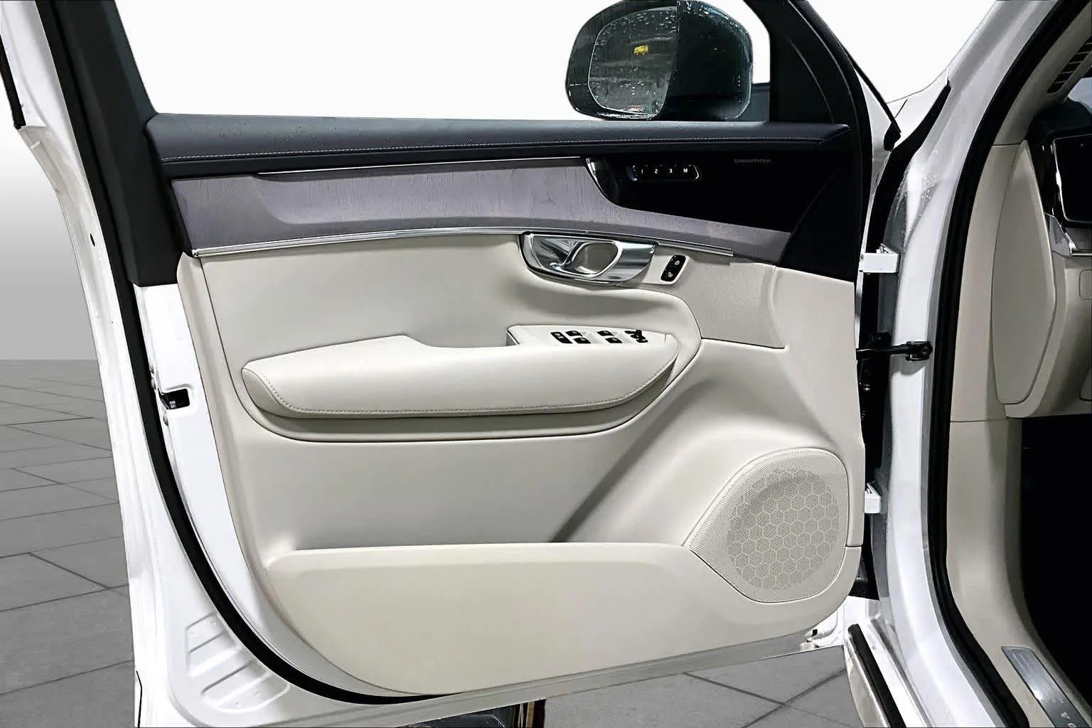 New 2026 Crystal White Volvo Ultra image 11
