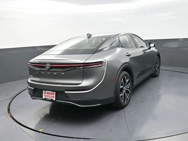 Used 2023  Toyota XLE image 8