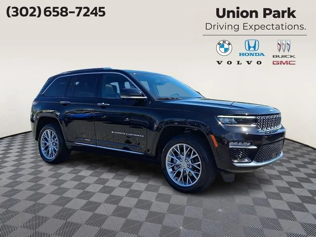 Used 2023 Diamond Black Jeep Summit image 3